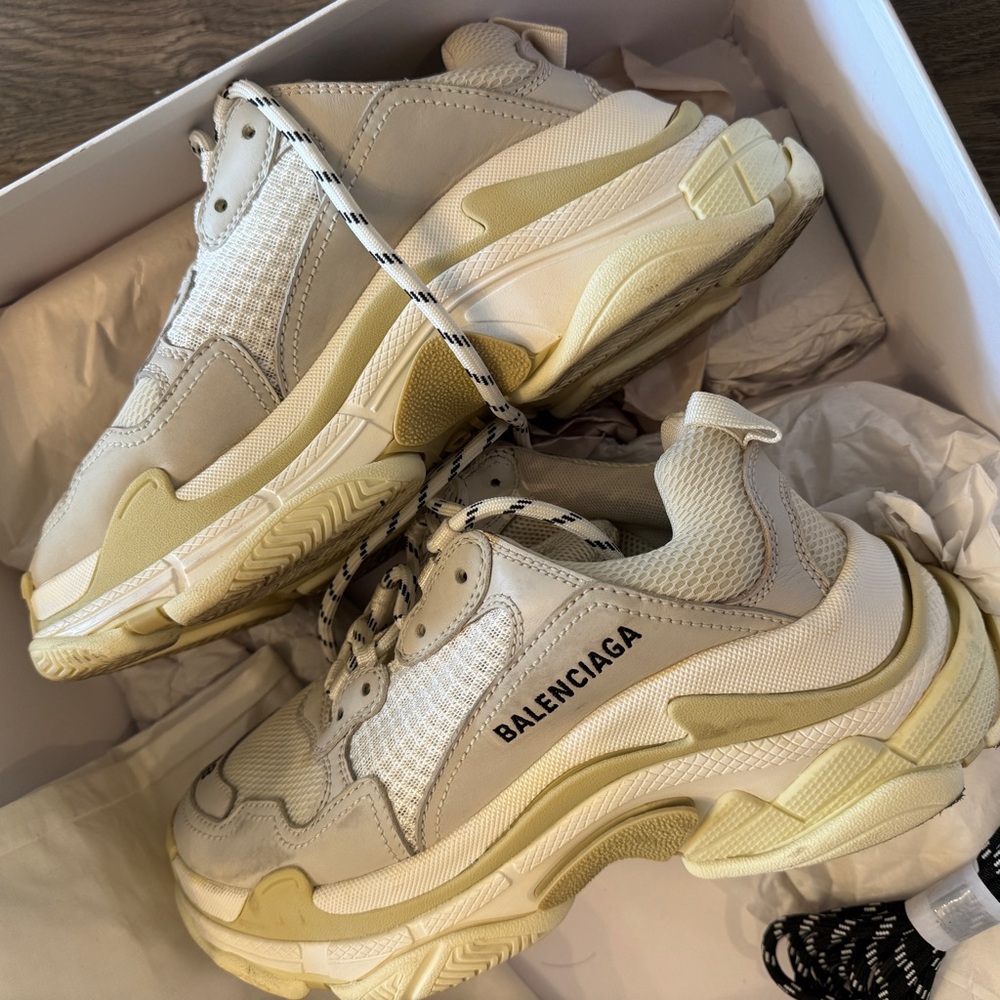 Balenciaga Beige Sneakers - Picture 4 of 8
